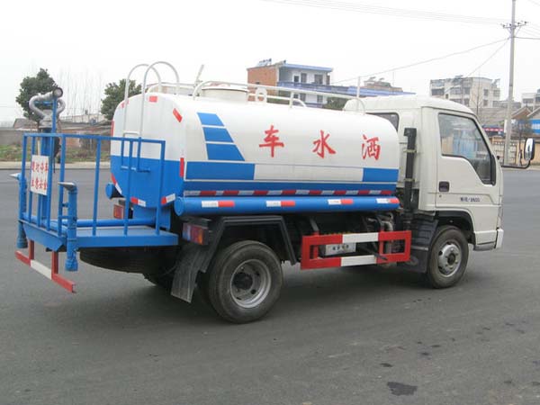 福田3吨小(xiǎo)型洒水車(chē)