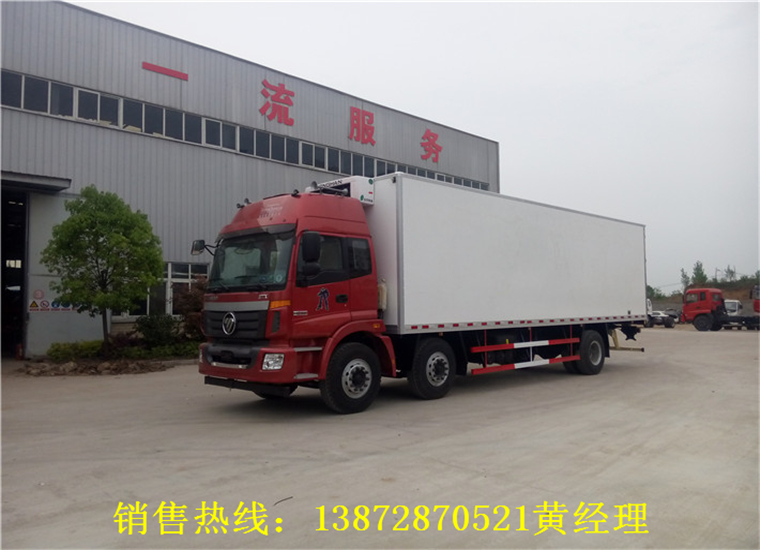 欧曼小(xiǎo)三轴9.6米冷藏車(chē)
