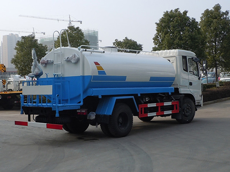 东风11.6吨洒水車(chē)